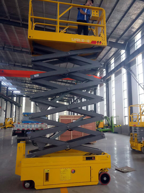 剪叉式液壓升降平臺(tái) 剪叉式液壓升降平臺(tái)