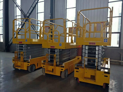 自行走液壓升降平臺(tái) 自行走液壓升降平臺(tái)