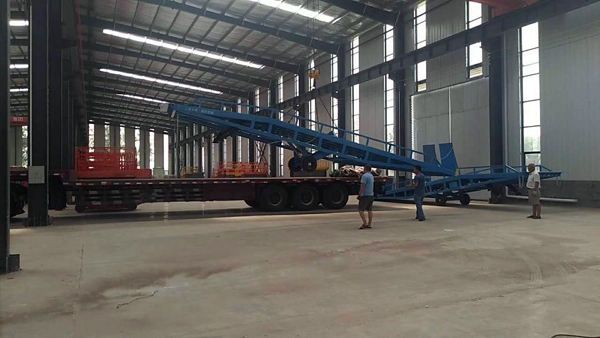 移動(dòng)式液壓登車橋 移動(dòng)式液壓登車橋
