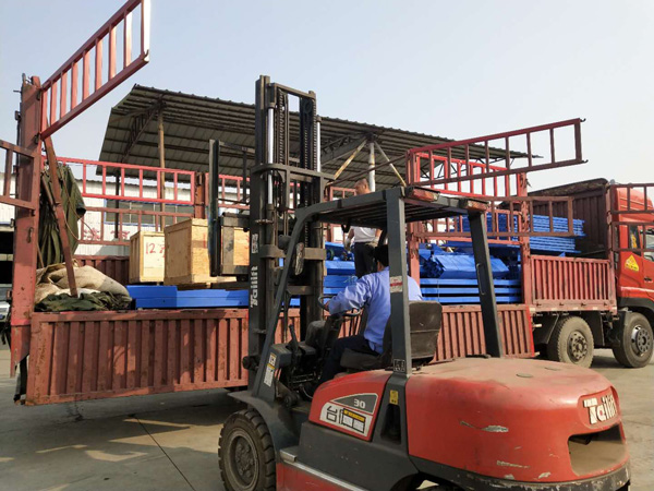 導軌式液壓升降機 導軌式液壓升降機