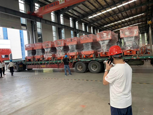 液壓輪液壓升降平臺(tái) 液壓輪液壓升降平臺(tái)